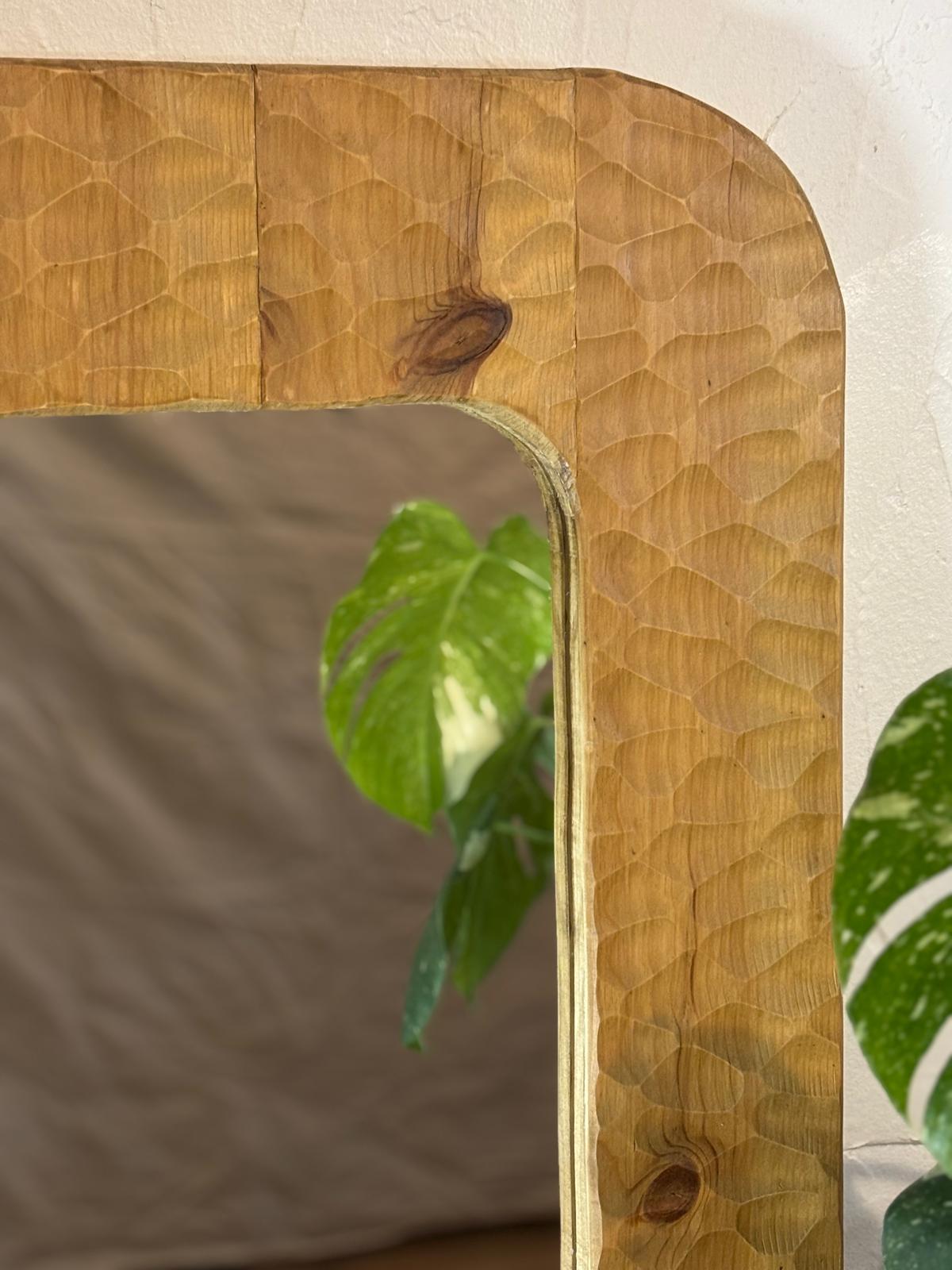 Miroir en bois recyclé aux allures texturé
