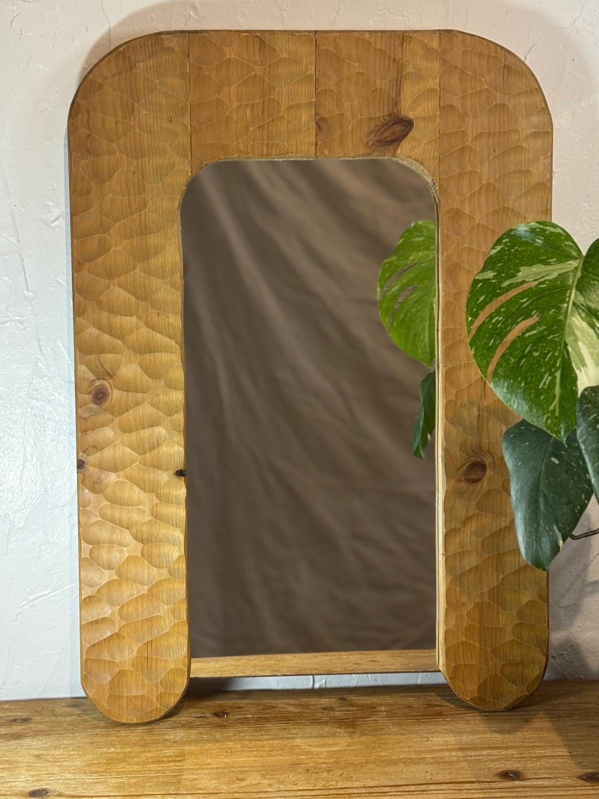 Miroir en bois recyclé aux allures texturé