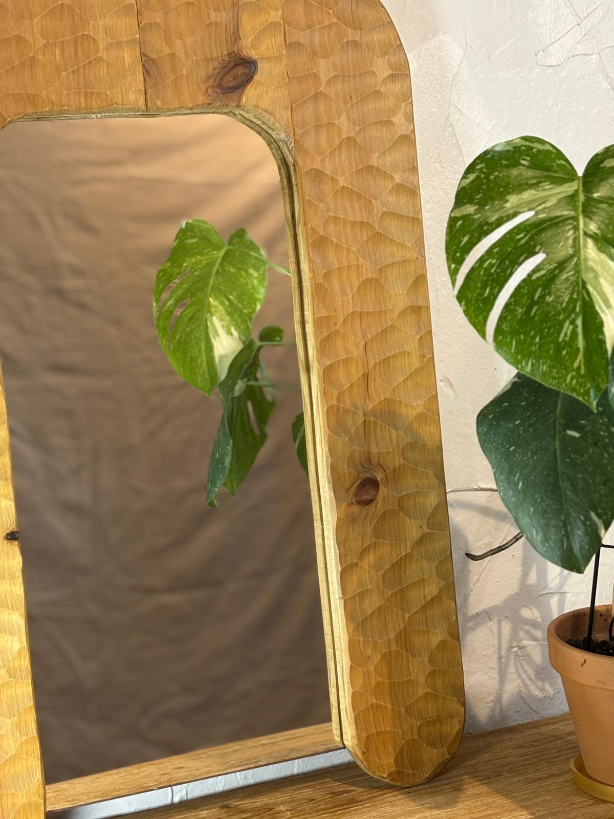 Miroir en bois recyclé aux allures texturé