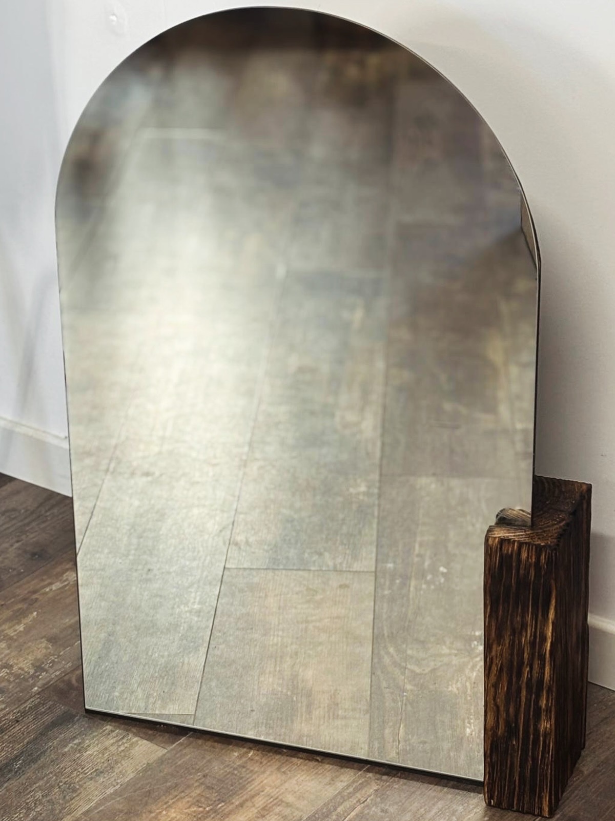 miroir arche dos lumineux bord bois brulé piece aest design