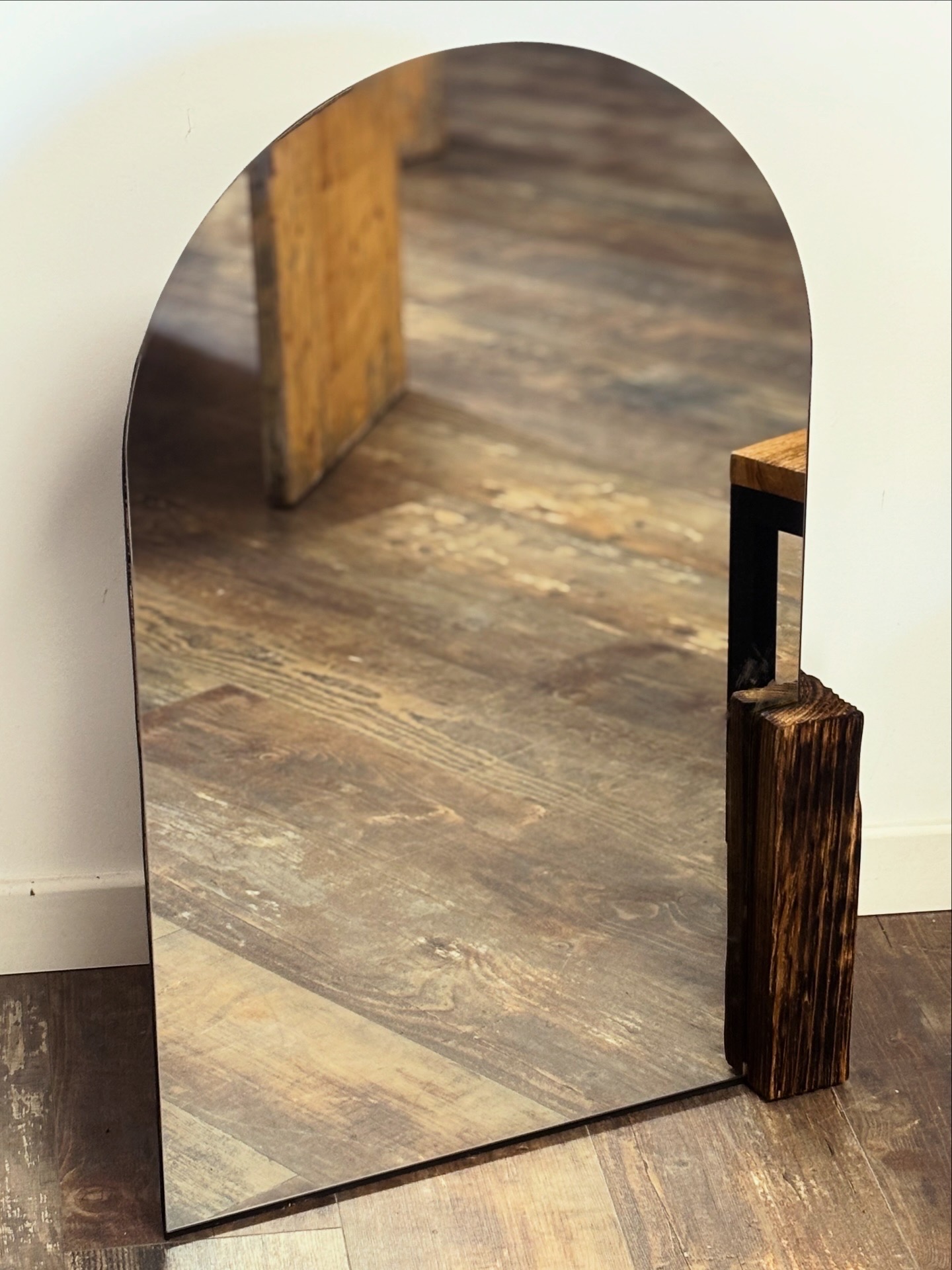 miroir arche dos lumineux bord bois brulé piece aest design