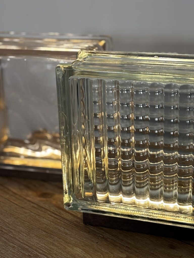 lampe en carreau de verre upcyclé ambiance vintage 70