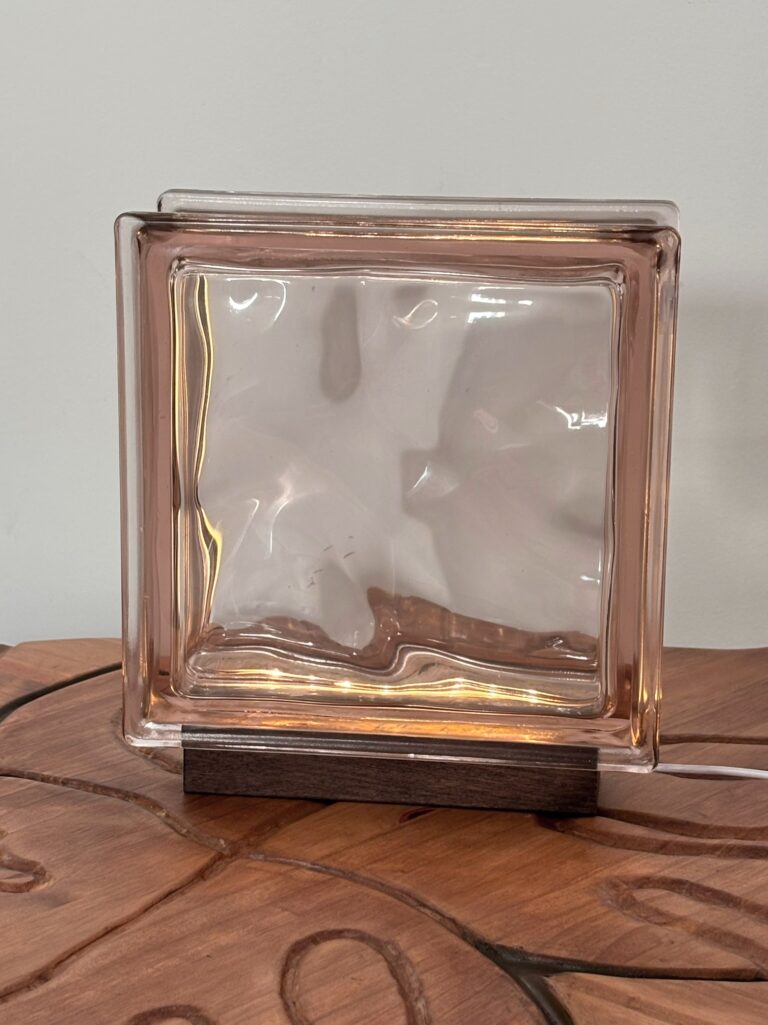 lampe en carreau de verre upcyclé ambiance vintage 70